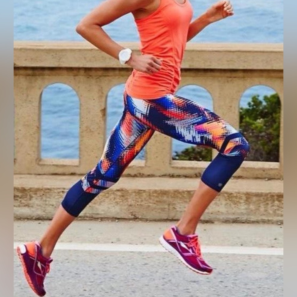 Athleta Running Workout Capri SIZE Medium‎ Lava Sonar